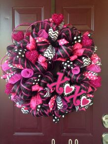 Beautiful Valentines Day Wreath Decor Ideas 05