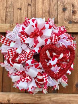 Beautiful Valentines Day Wreath Decor Ideas 17