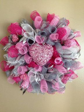 Beautiful Valentines Day Wreath Decor Ideas 35