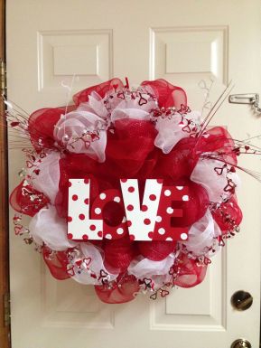 Beautiful Valentines Day Wreath Decor Ideas 36