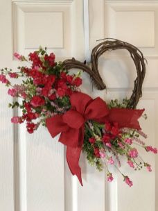 Beautiful Valentines Day Wreath Decor Ideas 54