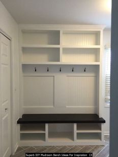 Superb DIY Mudroom Bench Ideas For Inspiration 13